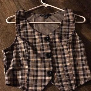 Buttoned top vest worn once missing tags